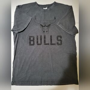Chicago Bulls Tailgate Men's Tshirt Distressed Black Size M